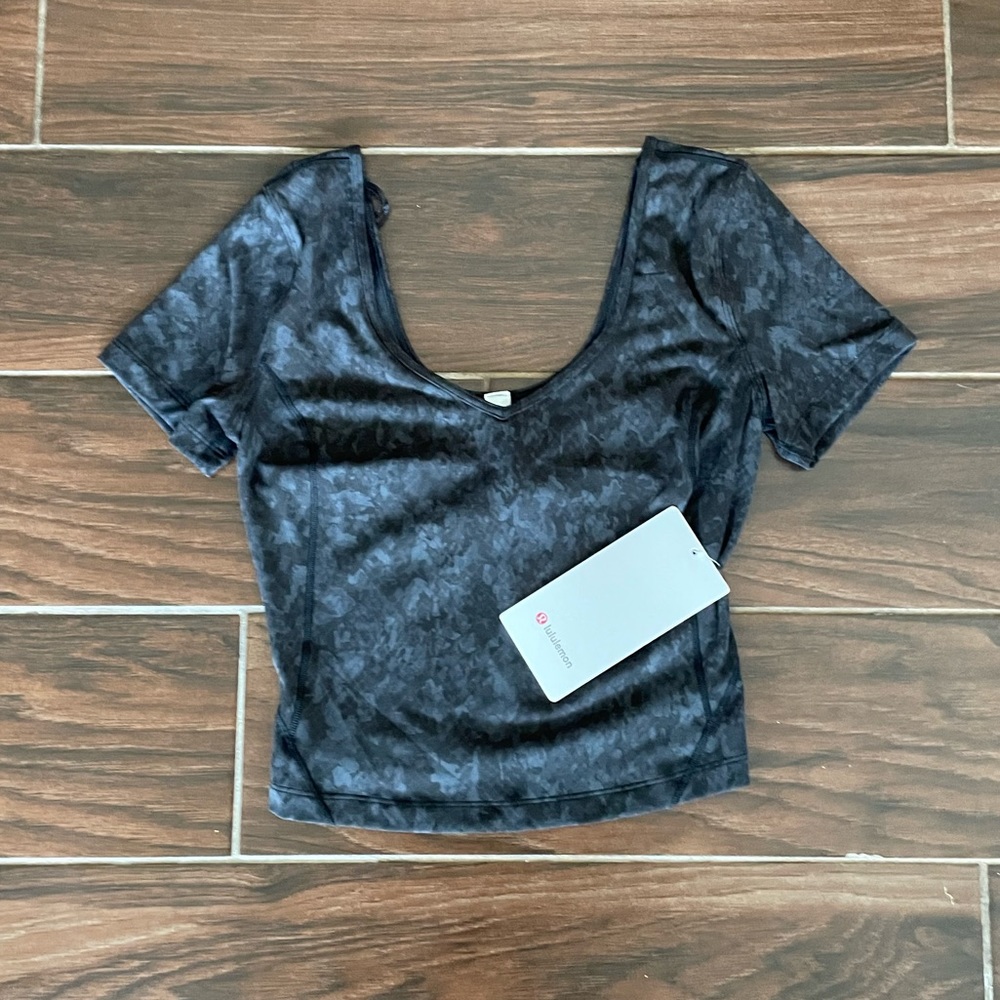 NWT Lululemon Align T-Shirt - Size 4 - Hideaway Camo Deep Coal Multi - Lululemon